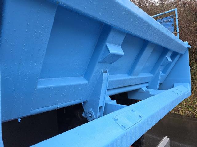 プロフィア ベースグレード　ダンプ　最大積載量８５００ｋｇ　７速マニュアル　寝台スペース付き　後輪ダブル　エアコン　運転席エアバッグ　ＡＩＲＬＯＯＰ（52枚目）