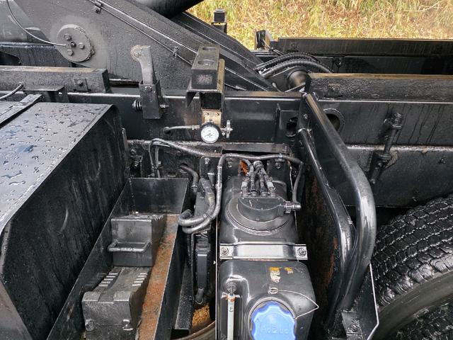 プロフィア ベースグレード　ダンプ　最大積載量８５００ｋｇ　７速マニュアル　寝台スペース付き　後輪ダブル　エアコン　運転席エアバッグ　ＡＩＲＬＯＯＰ（55枚目）