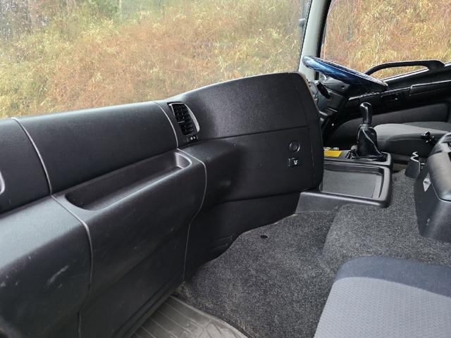 プロフィア ベースグレード　ダンプ　最大積載量８５００ｋｇ　７速マニュアル　寝台スペース付き　後輪ダブル　エアコン　運転席エアバッグ　ＡＩＲＬＯＯＰ（61枚目）