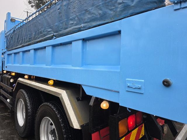 プロフィア ベースグレード　ダンプ　最大積載量８５００ｋｇ　７速マニュアル　寝台スペース付き　後輪ダブル　エアコン　運転席エアバッグ　ＡＩＲＬＯＯＰ（63枚目）