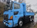 ベースグレード　ダンプ　最大積載量８５００ｋｇ　７速マニュアル　寝台スペース付き　後輪ダブル　エアコン　運転席エアバッグ　ＡＩＲＬＯＯＰ（12枚目）