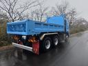 ベースグレード　ダンプ　最大積載量８５００ｋｇ　７速マニュアル　寝台スペース付き　後輪ダブル　エアコン　運転席エアバッグ　ＡＩＲＬＯＯＰ（16枚目）
