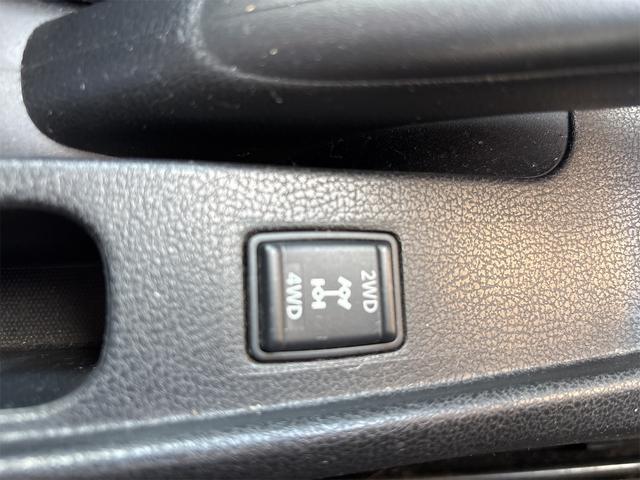 ノート Ｘ　ＦＯＵＲ　車検２年付／４ＷＤ／スマートキー／ナビ／ＴＶ／バックカメラ／前後ドライブレコーダー／（17枚目）