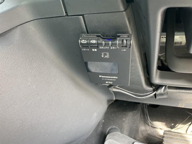 カングー クルール　ＥＴＣ　ＴＶ　オートクルーズコントロール　両側スライドドア　キーレスエントリー　ＡＴ　盗難防止システム　ＡＢＳ　エアコン　パワーステアリング　パワーウィンドウ　運転席エアバッグ　助手席エアバッグ（8枚目）