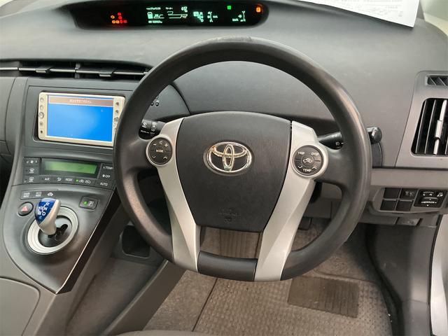 プリウス Ｓ　ＥＴＣ　アルミホイール　オートライト　ＣＶＴ　スマートキー　アイドリングストップ　電動格納ミラー　盗難防止システム　ＣＤ　ミュージックプレイヤー接続可　衝突安全ボディ　ＡＢＳ　ＥＳＣ　エアコン（2枚目）