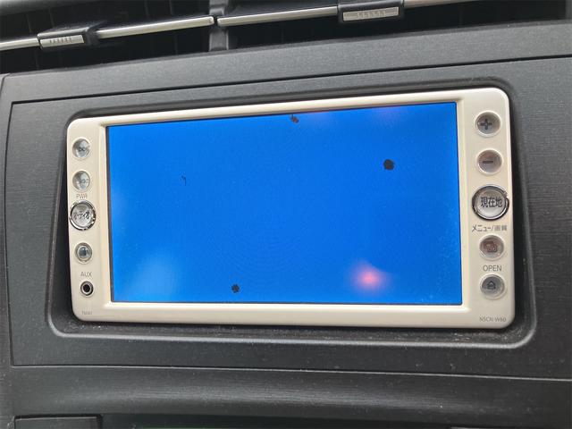 プリウス Ｓ　ＥＴＣ　アルミホイール　オートライト　ＣＶＴ　スマートキー　アイドリングストップ　電動格納ミラー　盗難防止システム　ＣＤ　ミュージックプレイヤー接続可　衝突安全ボディ　ＡＢＳ　ＥＳＣ　エアコン（3枚目）