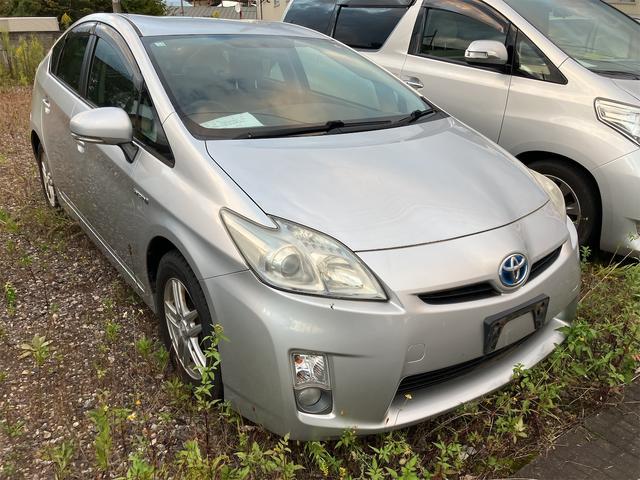 プリウス Ｓ　ＥＴＣ　アルミホイール　オートライト　ＣＶＴ　スマートキー　アイドリングストップ　電動格納ミラー　盗難防止システム　ＣＤ　ミュージックプレイヤー接続可　衝突安全ボディ　ＡＢＳ　ＥＳＣ　エアコン（13枚目）