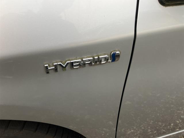 プリウス Ｓ　ＥＴＣ　アルミホイール　オートライト　ＣＶＴ　スマートキー　アイドリングストップ　電動格納ミラー　盗難防止システム　ＣＤ　ミュージックプレイヤー接続可　衝突安全ボディ　ＡＢＳ　ＥＳＣ　エアコン（23枚目）