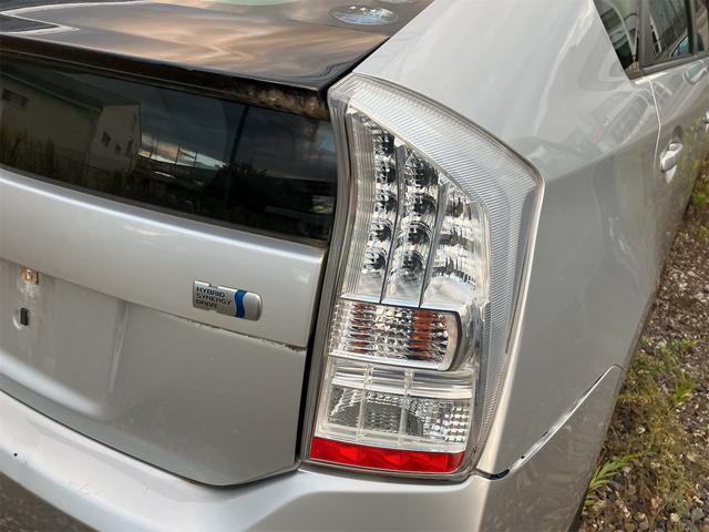 プリウス Ｓ　ＥＴＣ　アルミホイール　オートライト　ＣＶＴ　スマートキー　アイドリングストップ　電動格納ミラー　盗難防止システム　ＣＤ　ミュージックプレイヤー接続可　衝突安全ボディ　ＡＢＳ　ＥＳＣ　エアコン（35枚目）
