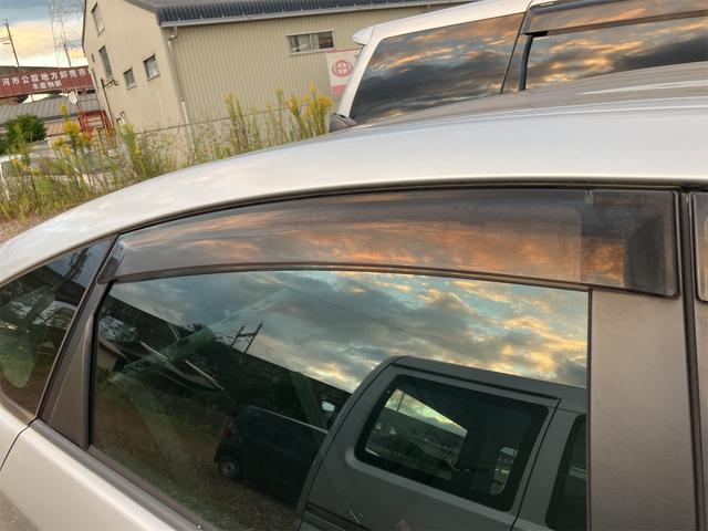プリウス Ｓ　ＥＴＣ　アルミホイール　オートライト　ＣＶＴ　スマートキー　アイドリングストップ　電動格納ミラー　盗難防止システム　ＣＤ　ミュージックプレイヤー接続可　衝突安全ボディ　ＡＢＳ　ＥＳＣ　エアコン（43枚目）