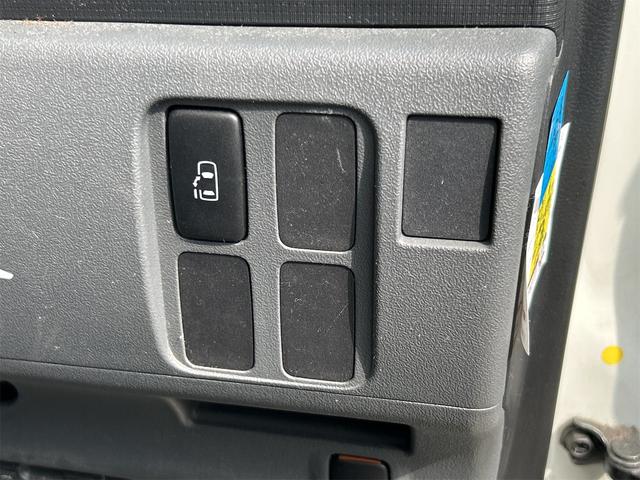 タント カスタムＸリミテッド　ＥＴＣ　電動スライドドア　ＨＩＤ　スマートキー　電動格納ミラー　ベンチシート　ＣＶＴ　盗難防止システム　ＡＢＳ　ＣＤ　アルミホイール　衝突安全ボディ　エアコン　パワーステアリング　パワーウィンドウ（5枚目）