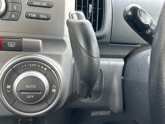 タント カスタムＸリミテッド　ＥＴＣ　電動スライドドア　ＨＩＤ　スマートキー　電動格納ミラー　ベンチシート　ＣＶＴ　盗難防止システム　ＡＢＳ　ＣＤ　アルミホイール　衝突安全ボディ　エアコン　パワーステアリング　パワーウィンドウ（6枚目）