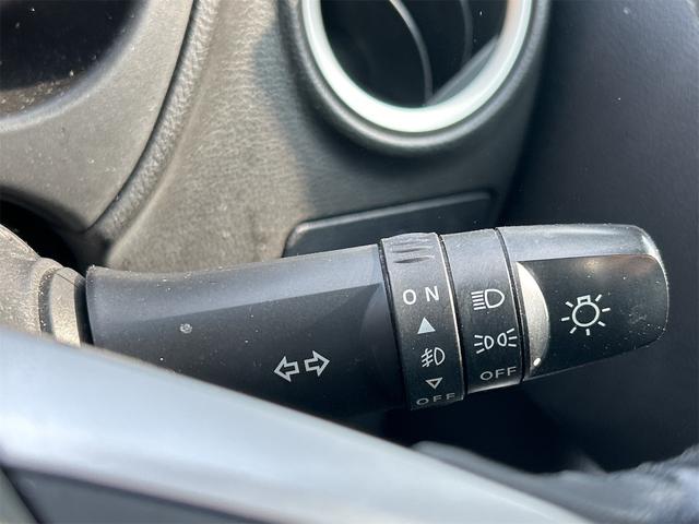 ｅＫカスタム Ｇ　バックカメラ　ＨＩＤ　スマートキー　アイドリングストップ　電動格納ミラー　ベンチシート　ＣＶＴ　盗難防止システム　ＡＢＳ　ミュージックプレイヤー接続可　アルミホイール　衝突安全ボディ　エアコン（9枚目）