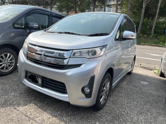 ｅＫカスタム Ｇ　バックカメラ　ＨＩＤ　スマートキー　アイドリングストップ　電動格納ミラー　ベンチシート　ＣＶＴ　盗難防止システム　ＡＢＳ　ミュージックプレイヤー接続可　アルミホイール　衝突安全ボディ　エアコン（12枚目）