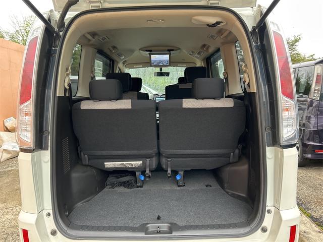 セレナ ライダー　ブラックライン　バックカメラ　ナビ　ＴＶ　オートクルーズコントロール　両側電動スライドドア　オートライト　ＨＩＤ　スマートキー　電動格納ミラー　後席モニター　３列シート　ＣＶＴ　アルミホイール（19枚目）