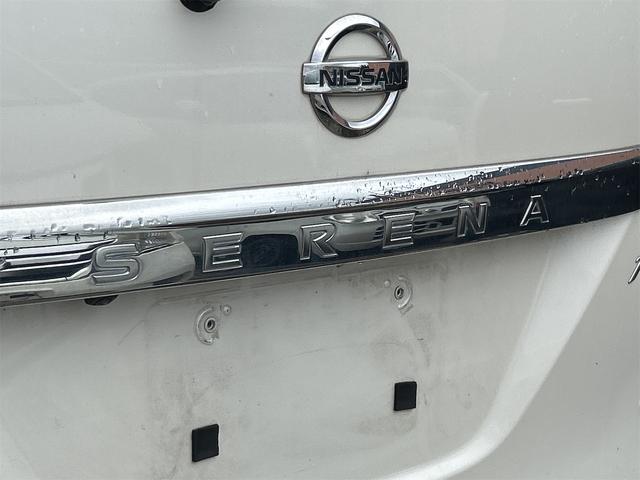 セレナ ライダー　ブラックライン　バックカメラ　ナビ　ＴＶ　オートクルーズコントロール　両側電動スライドドア　オートライト　ＨＩＤ　スマートキー　電動格納ミラー　後席モニター　３列シート　ＣＶＴ　アルミホイール（25枚目）