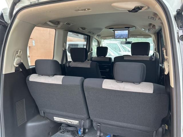 セレナ ライダー　ブラックライン　バックカメラ　ナビ　ＴＶ　オートクルーズコントロール　両側電動スライドドア　オートライト　ＨＩＤ　スマートキー　電動格納ミラー　後席モニター　３列シート　ＣＶＴ　アルミホイール（30枚目）