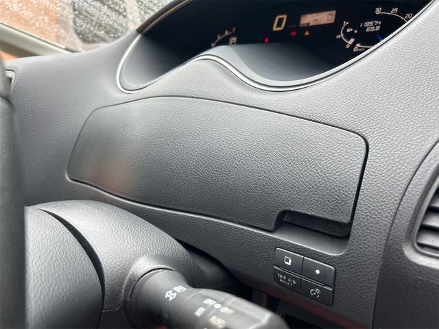 セレナ ライダー　ブラックライン　バックカメラ　ナビ　ＴＶ　オートクルーズコントロール　両側電動スライドドア　オートライト　ＨＩＤ　スマートキー　電動格納ミラー　後席モニター　３列シート　ＣＶＴ　アルミホイール（52枚目）