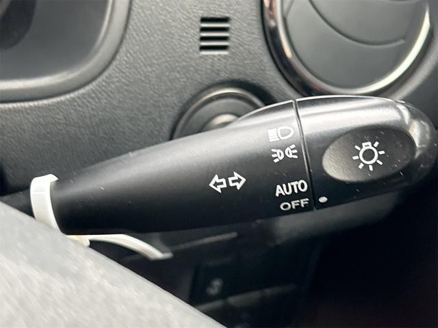 ルークス ハイウェイスター　両側スライド・片側電動　オートライト　ＨＩＤ　スマートキー　電動格納ミラー　ベンチシート　ＣＶＴ　盗難防止システム　ＡＢＳ　ＣＤ　ＵＳＢ　アルミホイール　衝突安全ボディ　エアコン　パワーステアリング（9枚目）