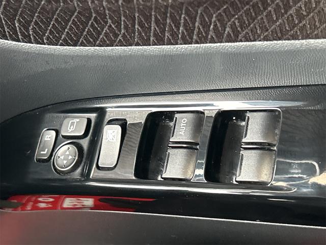 ルークス ハイウェイスター　両側スライド・片側電動　オートライト　ＨＩＤ　スマートキー　電動格納ミラー　ベンチシート　ＣＶＴ　盗難防止システム　ＡＢＳ　ＣＤ　ＵＳＢ　アルミホイール　衝突安全ボディ　エアコン　パワーステアリング（11枚目）