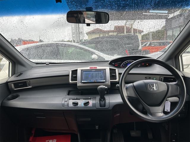フリードスパイク Ｇ　ナビ　ＴＶ　両側スライドドア　キーレスエントリー　ＣＶＴ　ＣＤ　ＵＳＢ　ミュージックプレイヤー接続可　Ｂｌｕｅｔｏｏｔｈ　衝突安全ボディ　ＡＢＳ　ＥＳＣ　エアコン　パワーステアリング　パワーウィンドウ（2枚目）