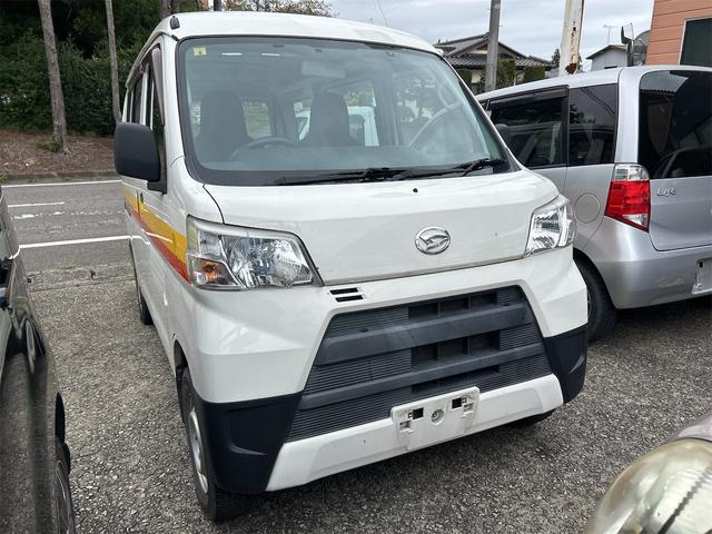 ハイゼットカーゴ 　ＭＴ　両側スライドドア　アイドリングストップ　エアコン　運転席エアバッグ　助手席エアバッグ（3枚目）