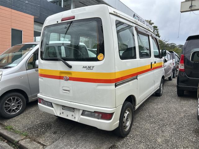 ハイゼットカーゴ 　ＭＴ　両側スライドドア　アイドリングストップ　エアコン　運転席エアバッグ　助手席エアバッグ（5枚目）