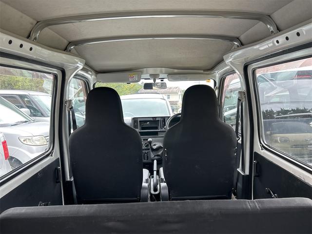 ハイゼットカーゴ 　ＭＴ　両側スライドドア　アイドリングストップ　エアコン　運転席エアバッグ　助手席エアバッグ（12枚目）