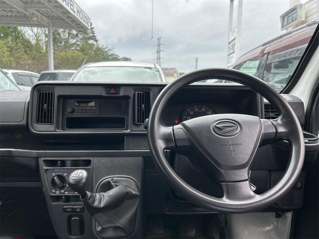 ハイゼットカーゴ 　ＭＴ　両側スライドドア　アイドリングストップ　エアコン　運転席エアバッグ　助手席エアバッグ（43枚目）