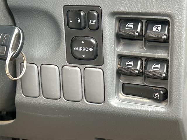 タント Ｘ　４ＷＤ　キーレスエントリー　電動格納ミラー　ベンチシート　ＡＴ　ＡＢＳ　ＣＤ　ＭＤ　アルミホイール　衝突安全ボディ　エアコン　パワーステアリング　パワーウィンドウ（7枚目）