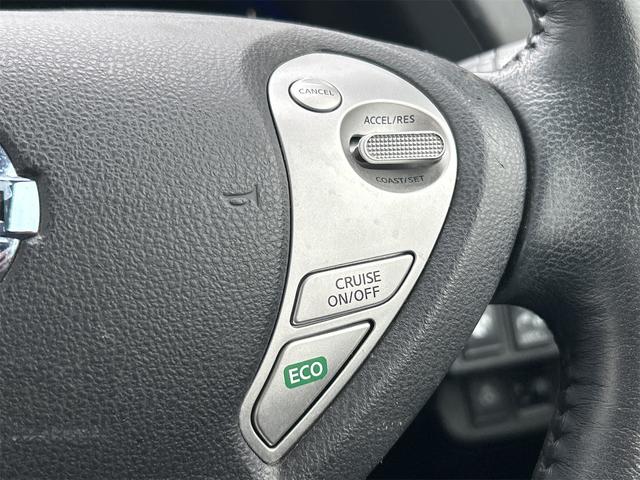 リーフ Ｘ　バックカメラ　ナビ　オートクルーズコントロール　スマートキー　電動格納ミラー　シートヒーター　ＣＶＴ　盗難防止システム　衝突安全ボディ　ＡＢＳ　ＥＳＣ　ＣＤ　ミュージックプレイヤー接続可　エアコン（11枚目）