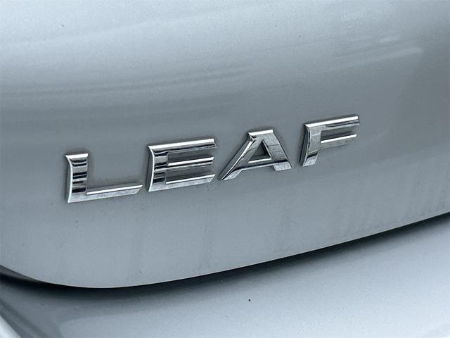 リーフ Ｘ　バックカメラ　ナビ　オートクルーズコントロール　スマートキー　電動格納ミラー　シートヒーター　ＣＶＴ　盗難防止システム　衝突安全ボディ　ＡＢＳ　ＥＳＣ　ＣＤ　ミュージックプレイヤー接続可　エアコン（17枚目）