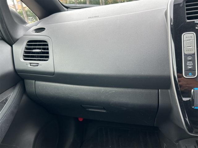 リーフ Ｘ　バックカメラ　ナビ　オートクルーズコントロール　スマートキー　電動格納ミラー　シートヒーター　ＣＶＴ　盗難防止システム　衝突安全ボディ　ＡＢＳ　ＥＳＣ　ＣＤ　ミュージックプレイヤー接続可　エアコン（36枚目）