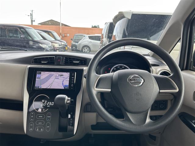 デイズ Ｘ　ＥＴＣ　全周囲カメラ　ナビ　ＴＶ　スマートキー　アイドリングストップ　電動格納ミラー　シートヒーター　ベンチシート　ＣＶＴ　盗難防止システム　ＡＢＳ　ＣＤ　ＵＳＢ　衝突安全ボディ　エアコン（3枚目）