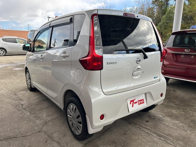 デイズ Ｘ　ＥＴＣ　全周囲カメラ　ナビ　ＴＶ　スマートキー　アイドリングストップ　電動格納ミラー　シートヒーター　ベンチシート　ＣＶＴ　盗難防止システム　ＡＢＳ　ＣＤ　ＵＳＢ　衝突安全ボディ　エアコン（17枚目）