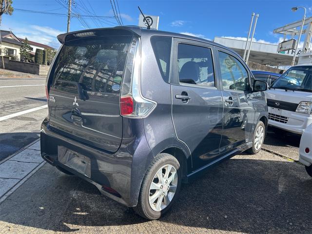 ｅＫカスタム Ｇ　ナビ　ＴＶ　ＨＩＤ　スマートキー　アイドリングストップ　電動格納ミラー　ベンチシート　ＣＶＴ　盗難防止システム　ＡＢＳ　ＣＤ　ＵＳＢ　ミュージックプレイヤー接続可　アルミホイール　衝突安全ボディ（16枚目）