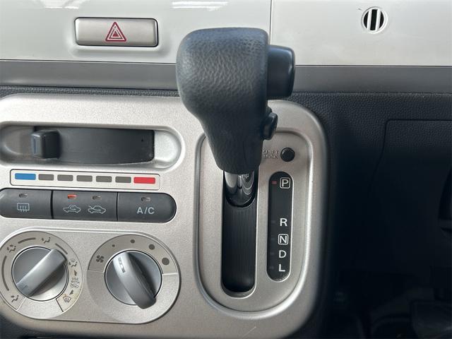 アルトラパン リミテッド　ナビ　スマートキー　電動格納ミラー　シートヒーター　ＣＶＴ　盗難防止システム　ＡＢＳ　Ｂｌｕｅｔｏｏｔｈ　アルミホイール　衝突安全ボディ　エアコン　パワーステアリング　パワーウィンドウ（6枚目）