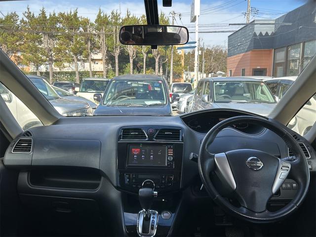 セレナ ハイウェイスター S-ハイブリッド Vセレクション バックカメラ ナビ TV オートクルーズコントロール 両側電動スライドドア オートライト HID スマートキー 電動格納ミラー 後席モニター 3列シート ウォークスルー CVT アルミホイール(2枚目)