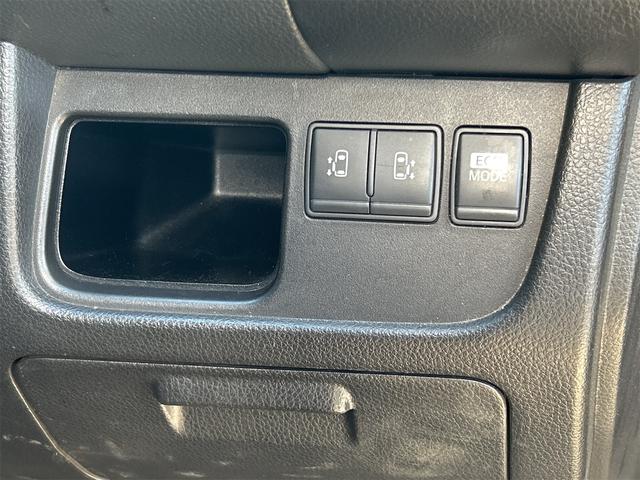 セレナ ハイウェイスター S-ハイブリッド Vセレクション バックカメラ ナビ TV オートクルーズコントロール 両側電動スライドドア オートライト HID スマートキー 電動格納ミラー 後席モニター 3列シート ウォークスルー CVT アルミホイール(9枚目)