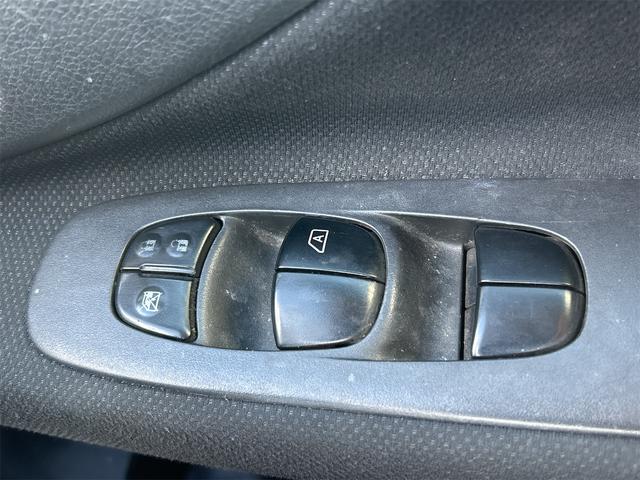 セレナ ハイウェイスター S-ハイブリッド Vセレクション バックカメラ ナビ TV オートクルーズコントロール 両側電動スライドドア オートライト HID スマートキー 電動格納ミラー 後席モニター 3列シート ウォークスルー CVT アルミホイール(10枚目)