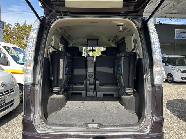 セレナ ハイウェイスター S-ハイブリッド Vセレクション バックカメラ ナビ TV オートクルーズコントロール 両側電動スライドドア オートライト HID スマートキー 電動格納ミラー 後席モニター 3列シート ウォークスルー CVT アルミホイール(19枚目)