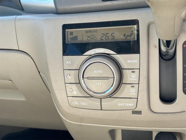 手の届きやすいところで簡単操作ができる空調付き！オールシーズンお好みの温度調節ができます。