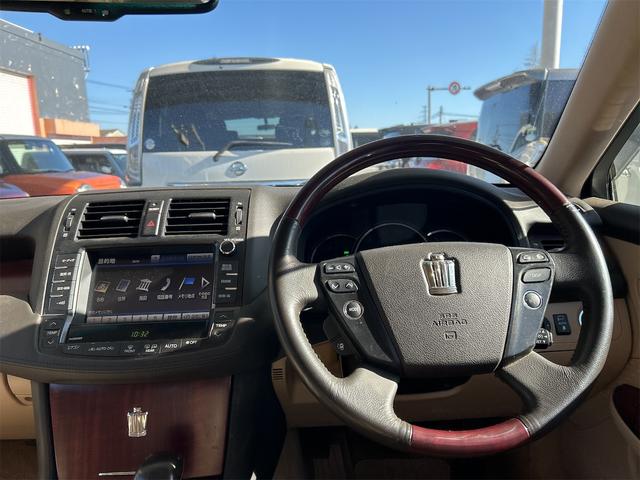 クラウン ロイヤルサルーン ドライブレコーダー ETC クリアランスソナー オートクルーズコントロール バックカメラ ナビ アルミホイール HID AT スマートキー 電動格納ミラー 盗難防止システム パワーシート(2枚目)