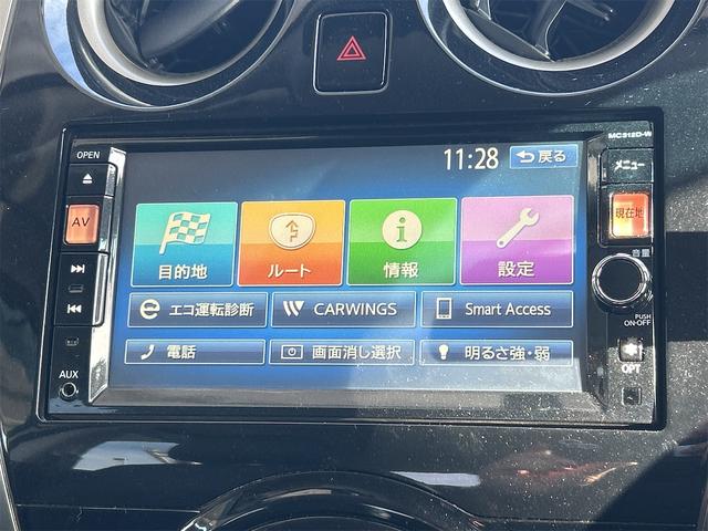 ノート メダリスト　全周囲カメラ　ナビ　オートライト　スマートキー　アイドリングストップ　電動格納ミラー　ＣＶＴ　盗難防止システム　衝突安全ボディ　ＡＢＳ　ミュージックプレイヤー接続可　エアコン　パワーステアリング（5枚目）
