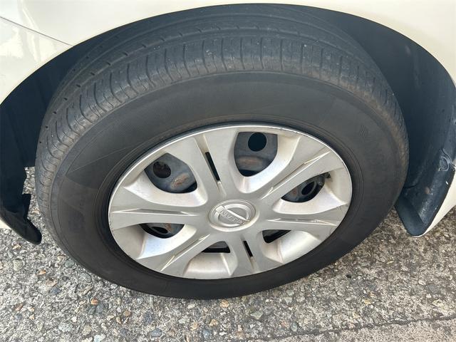 ノート メダリスト　全周囲カメラ　ナビ　オートライト　スマートキー　アイドリングストップ　電動格納ミラー　ＣＶＴ　盗難防止システム　衝突安全ボディ　ＡＢＳ　ミュージックプレイヤー接続可　エアコン　パワーステアリング（20枚目）