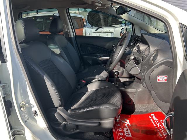 ノート メダリスト　全周囲カメラ　ナビ　オートライト　スマートキー　アイドリングストップ　電動格納ミラー　ＣＶＴ　盗難防止システム　衝突安全ボディ　ＡＢＳ　ミュージックプレイヤー接続可　エアコン　パワーステアリング（47枚目）