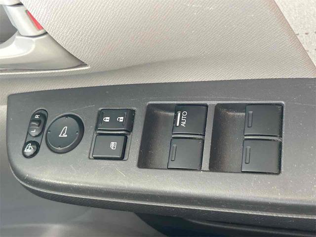 �p���[�E�B���h�E�̃X�C�b�`�ł���B�^�]�Ȃɋ��Ȃ��瑋���J���߂̃R���g���[���ł��܂���B