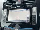 リーフ Ｘ　バックカメラ　ナビ　オートクルーズコントロール　スマートキー　電動格納ミラー　シートヒーター　ＣＶＴ　盗難防止システム　衝突安全ボディ　ＡＢＳ　ＥＳＣ　ＣＤ　ミュージックプレイヤー接続可　エアコン（3枚目）