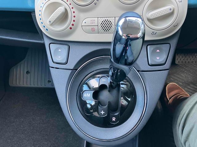 ５００ ツインエア　ポップ　オートマチック　ＣＤ　マニュアルエアコン　パワーステアリング　パワーウインドウ　運転席・助手席・サイドエアバッグ　アンチロックブレーキシステム　盗難防止システム　ステアリングスイッチ（4枚目）