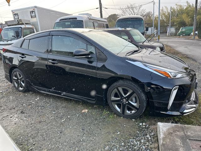 プリウス Ａツーリングセレクション　ＥＴＣ　クリアランスソナー　レーンアシスト　オートクルーズコントロール　パークアシスト　衝突被害軽減システム　ＴＶ　アルミホイール　オートマチックハイビーム　オートライト　ＬＥＤヘッドランプ　ＣＶＴ（4枚目）